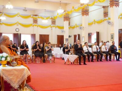 สำนักงานการตรวจเงินแผ่นดินภูมิภาคที่ ๑๓ (จังหวัดสุราษฎร์ธานี) และสำนักตรวจเงินแผ่นดินจังหวัดสุราษฎร์ธานี ร่วมพิธีบำเพ็ญกุศลสวดพระอภิธรรรม ถวายพระราชกุศลพระบรมศพ สมเด็จพระนางเจ้าสิริกิติ์ พระบรมราชินีนาถ พระบรมราชชนนีพันปีหลวง